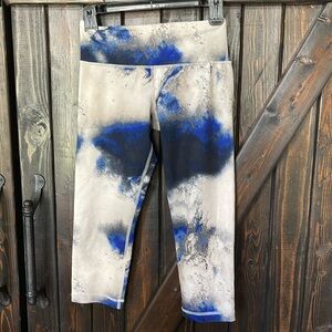 Lululemon capri leggings. Size 6. Tie-dyed